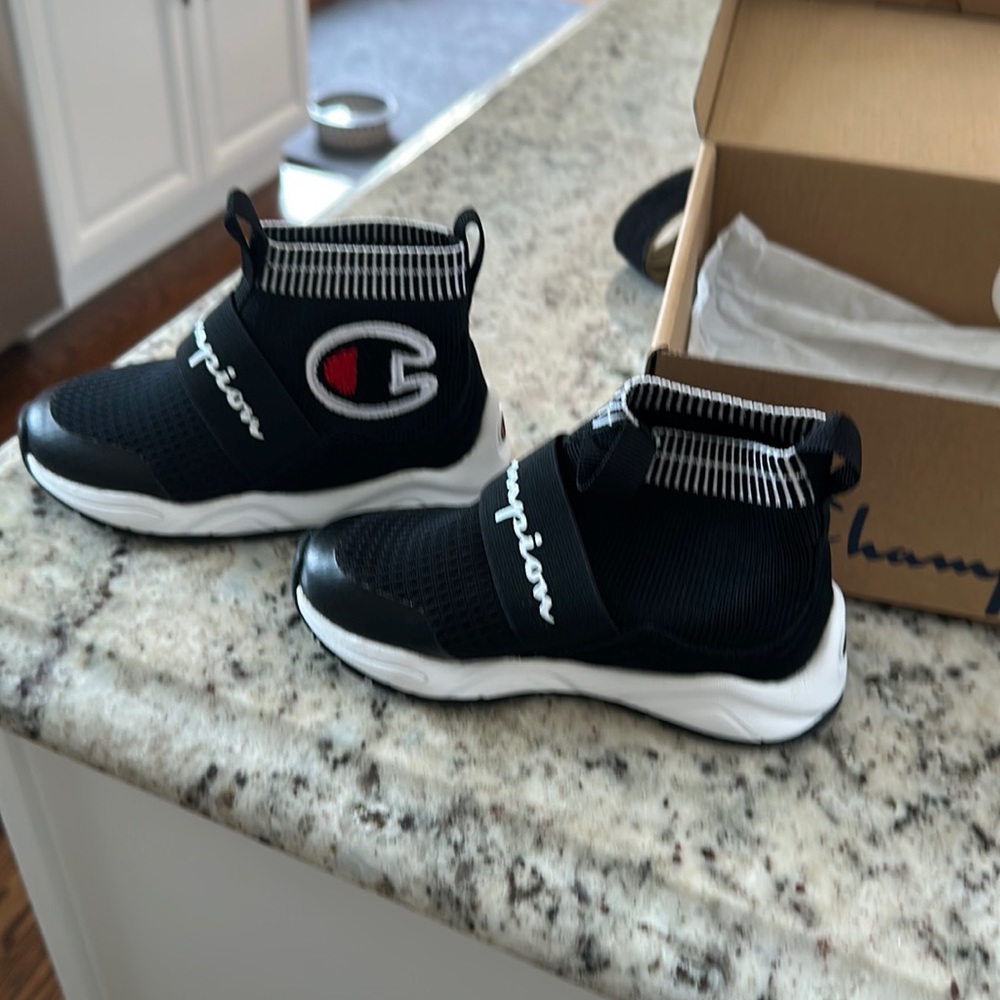 US size 8 Toddler Rally Pro Black Sneakers